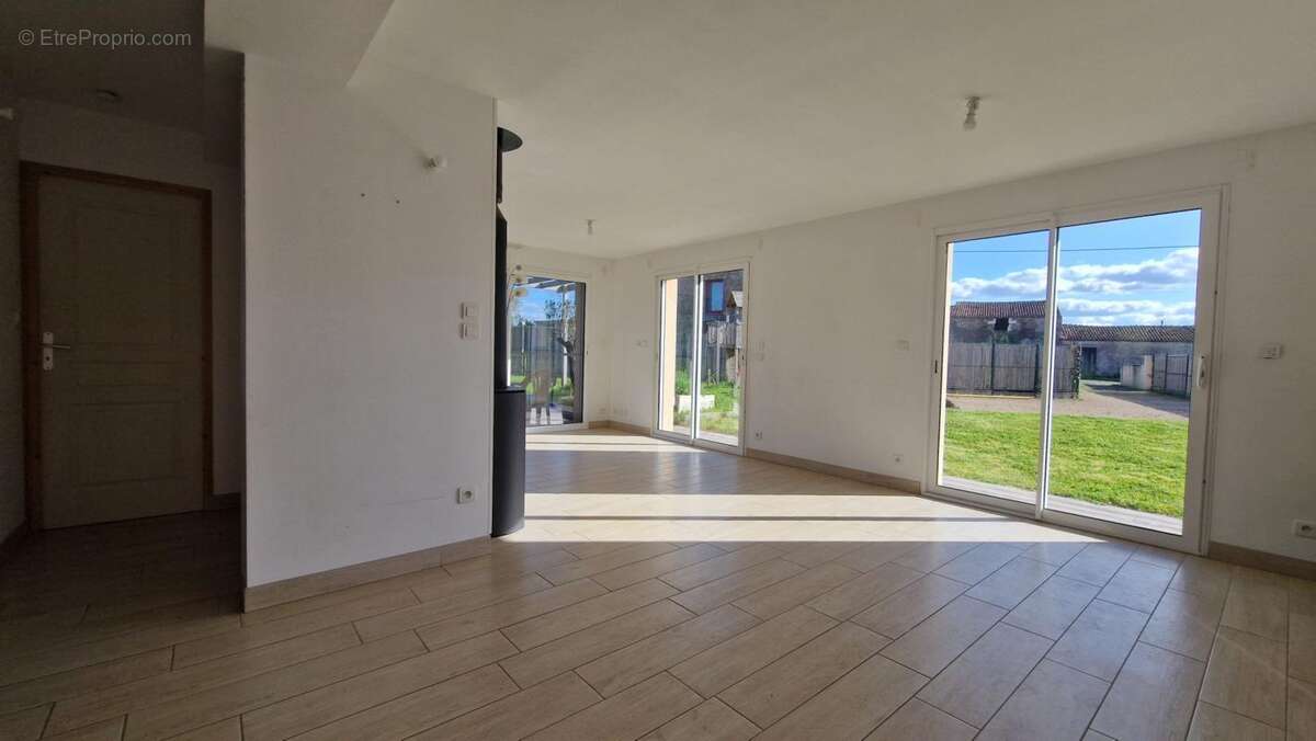 Maison à SAINT-JULIEN-DE-CONCELLES