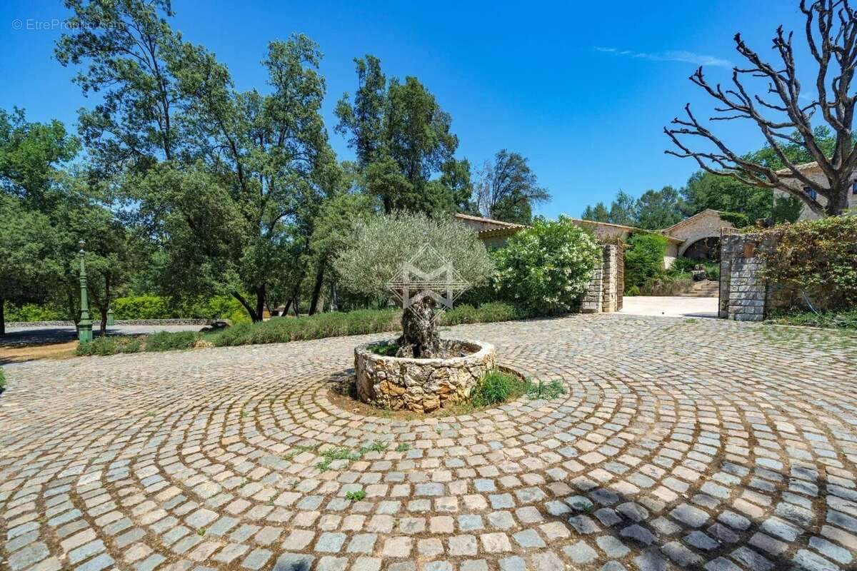 Maison à ROQUEFORT-LES-PINS