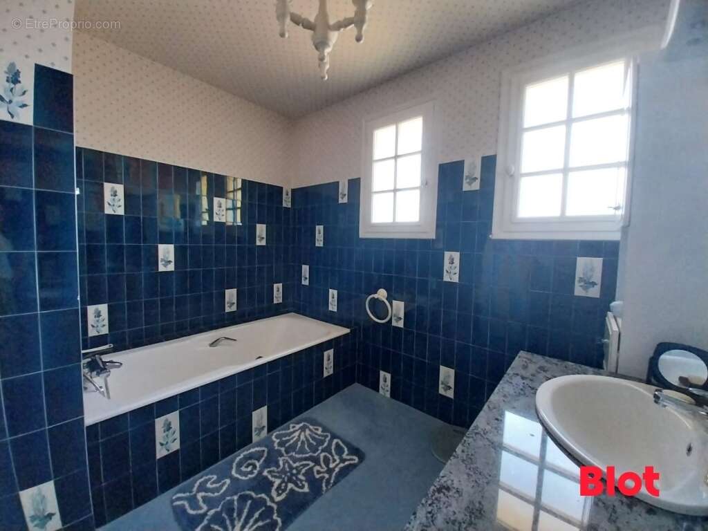 Maison 134 m² à Saint-Ouen-Des-Toits  - photo 5