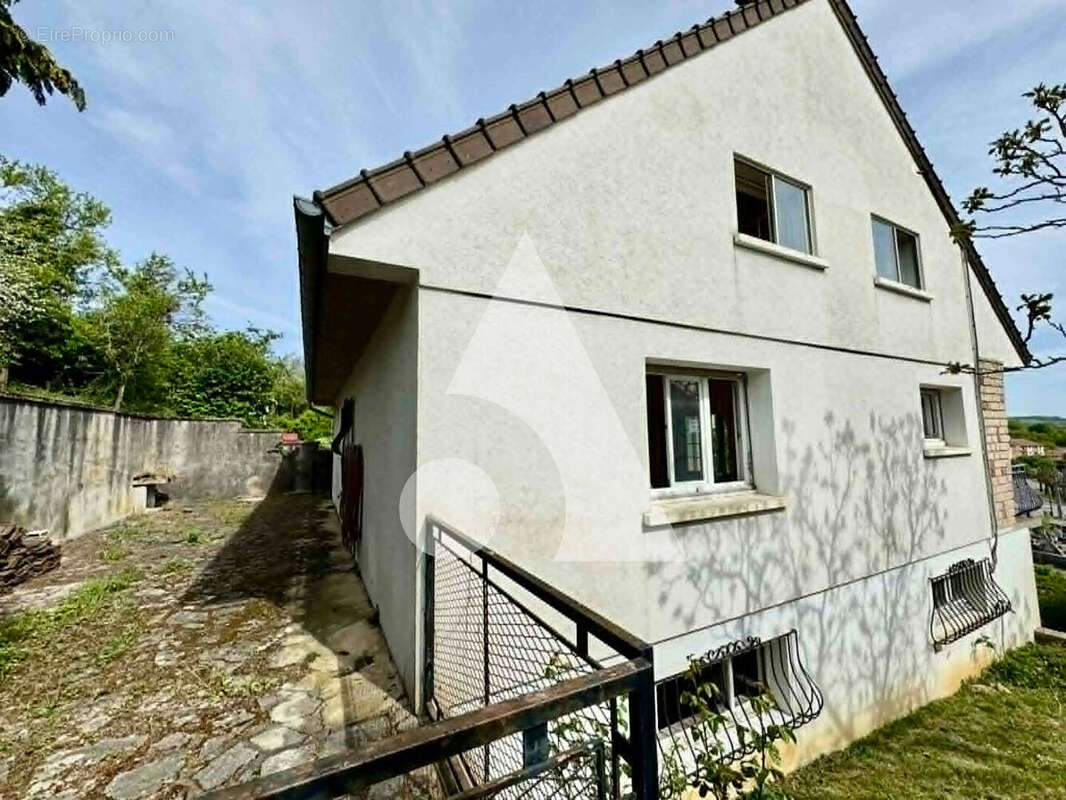 Maison à NEUFCHATEAU