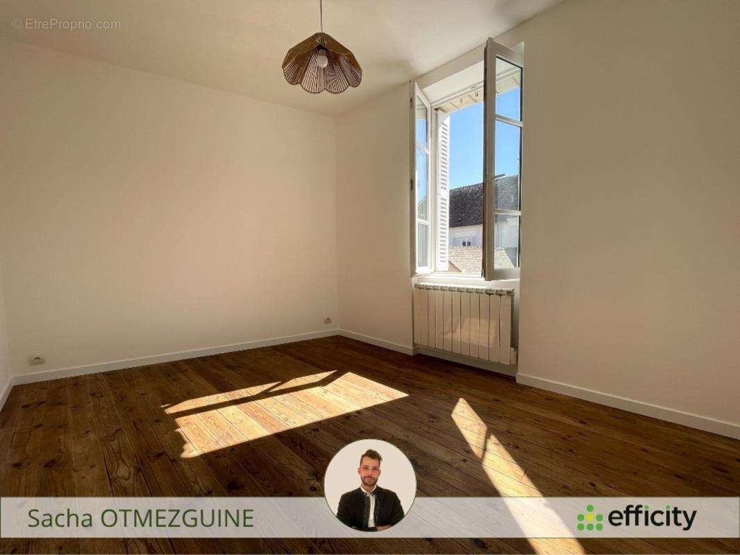 Maison à YZEURES-SUR-CREUSE