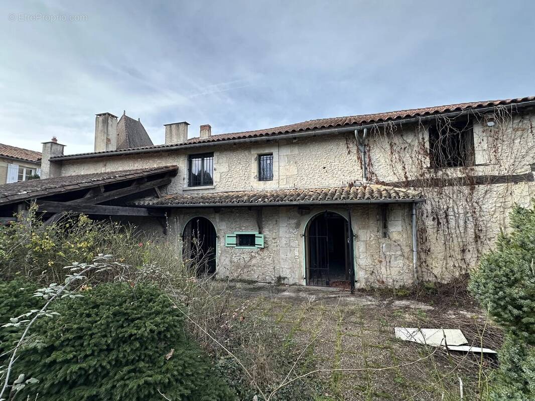 Maison à NEUVIC