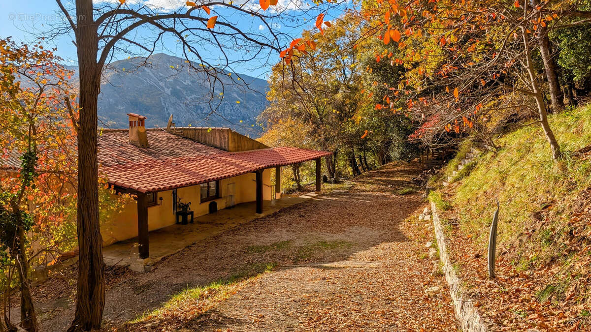 Maison à GREOLIERES