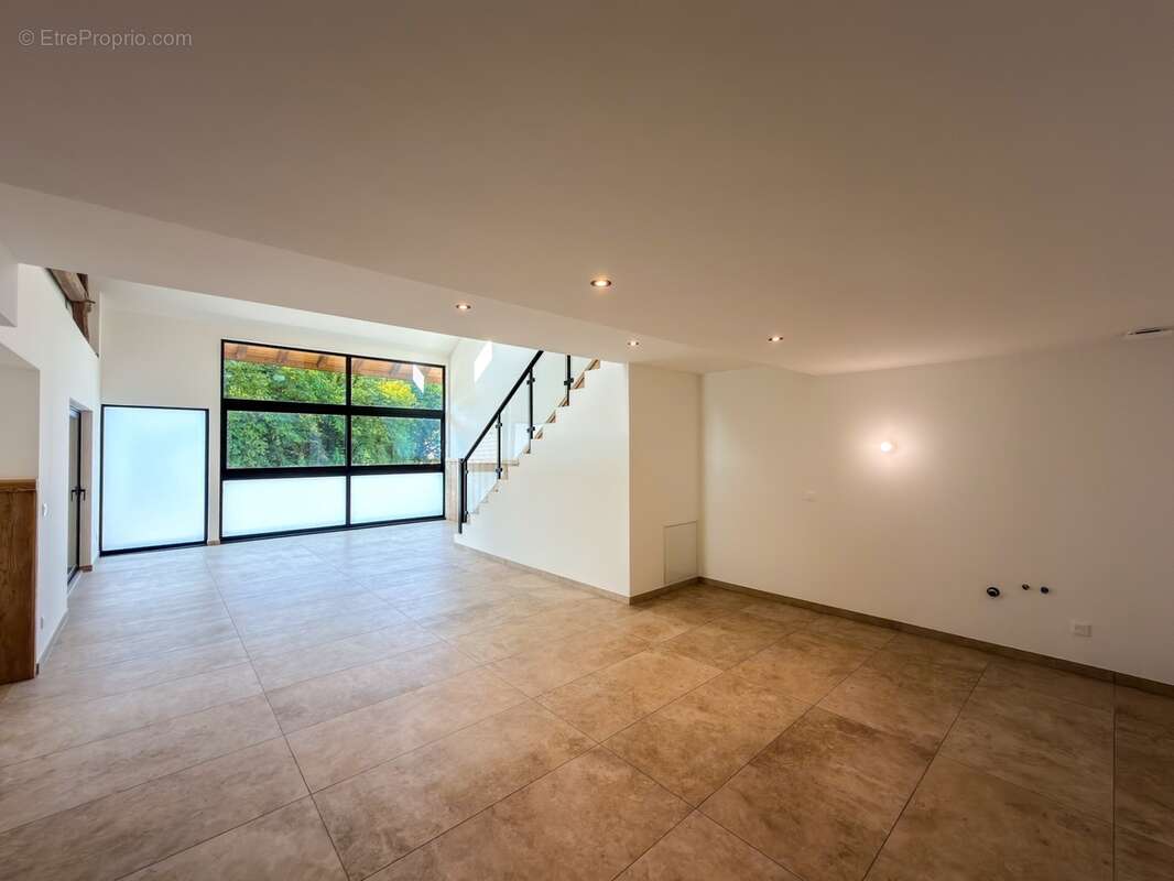 À vendre – Magnifique appartement T5 traversant en triplex de 196,54 m² au sol à Viuz-en-Sallaz - photo 6
