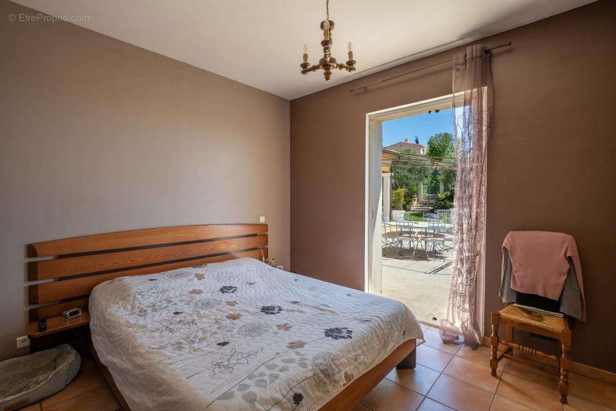 Villa de 210 m² à Fort Potentiel – Nice Ouest (Saint-Antoine de Ginestière) - photo 10