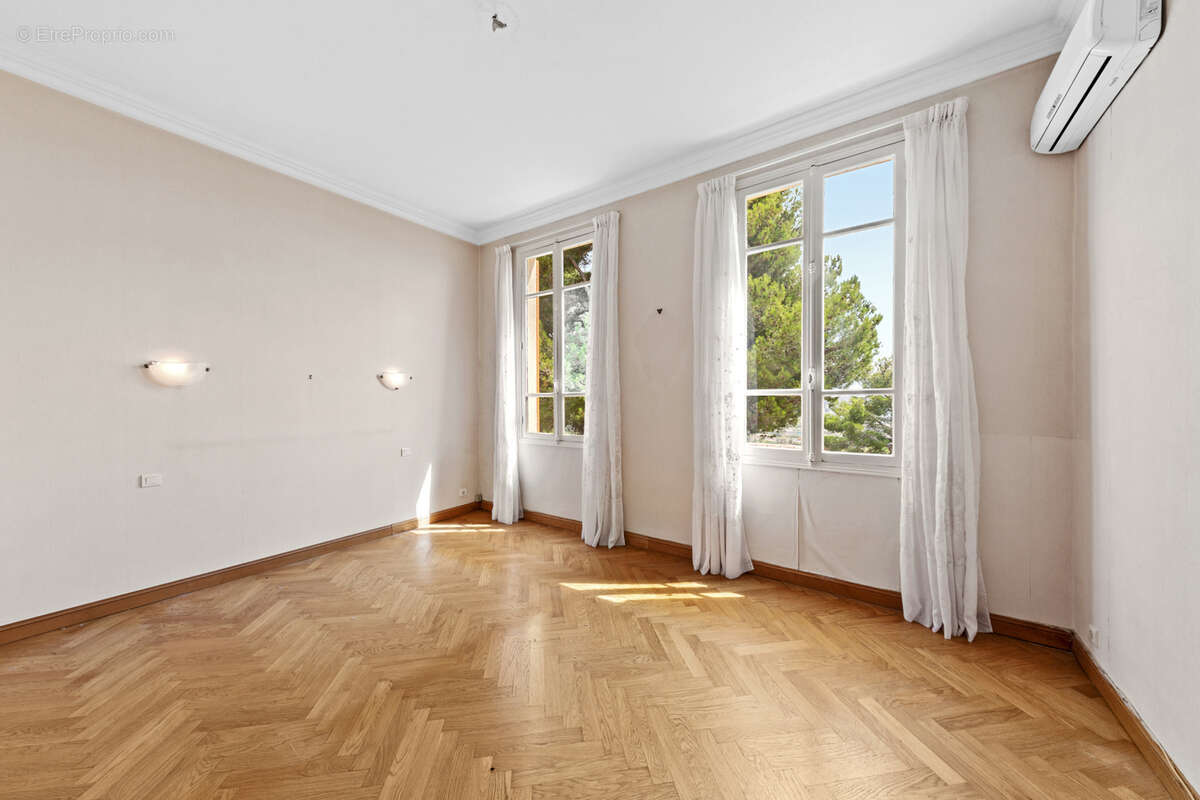 Maison à SAINT-LAURENT-DU-VAR