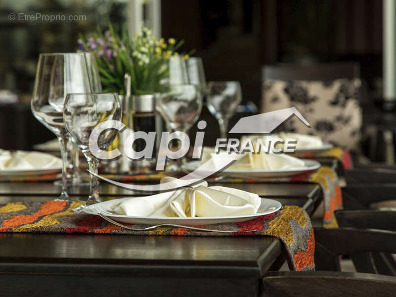 Commerce à SAINT-CYR-L&#039;ECOLE