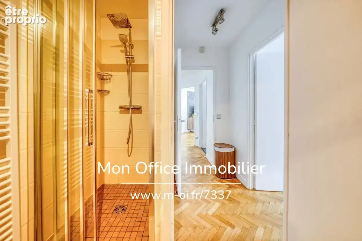Référence : 7337-JDO - Carré d'Or – Lumineux T2 avec parking et cave, proche métro et Bois ! - photo 8
