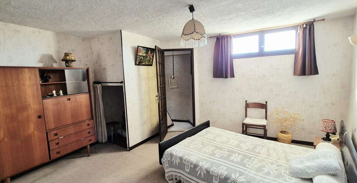 Maison à CEYRESTE