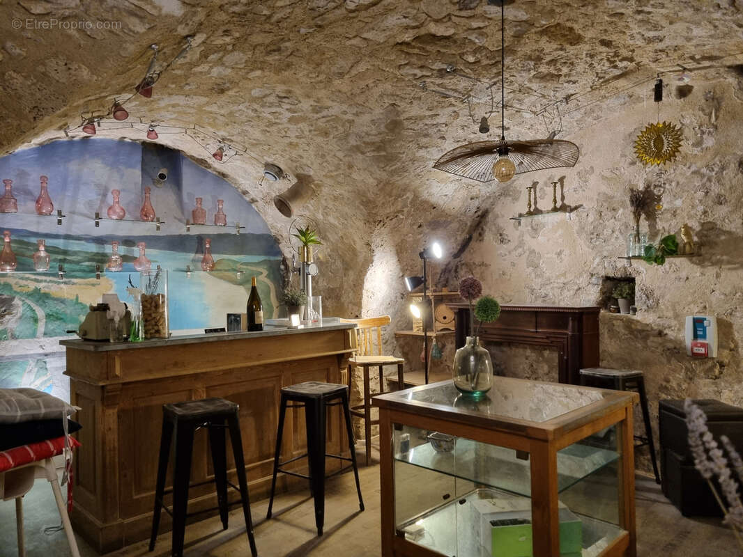 Commerce à MOUSTIERS-SAINTE-MARIE