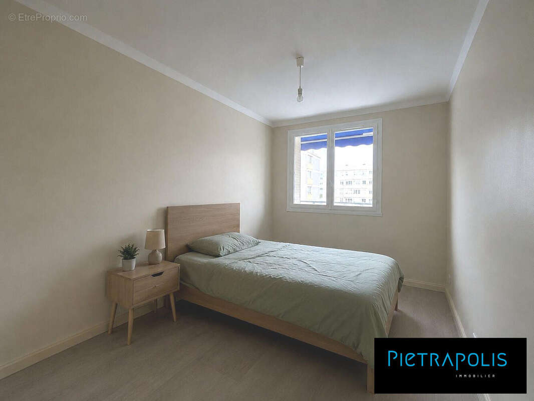 Chambre 2 - Appartement à LYON-7E