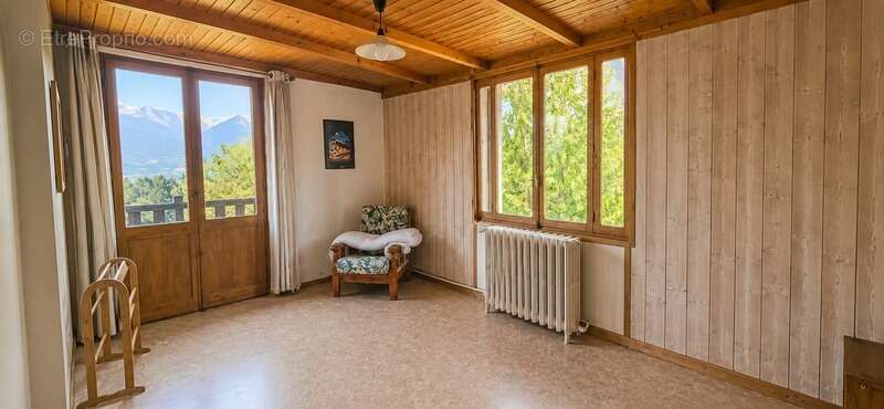 Propriété de 828m² sur 9045m² de terrain - Chorges - photo 12