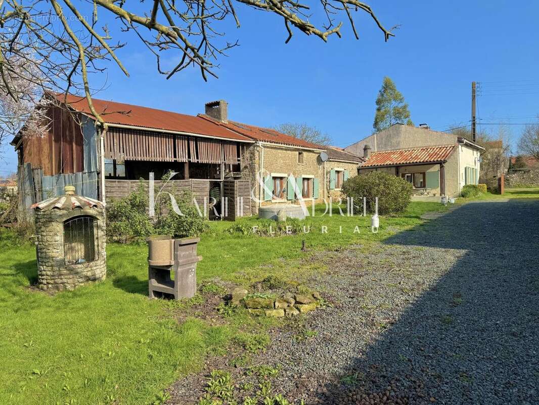 Photo 2 - Maison à SAINT-HILAIRE-DES-LOGES
