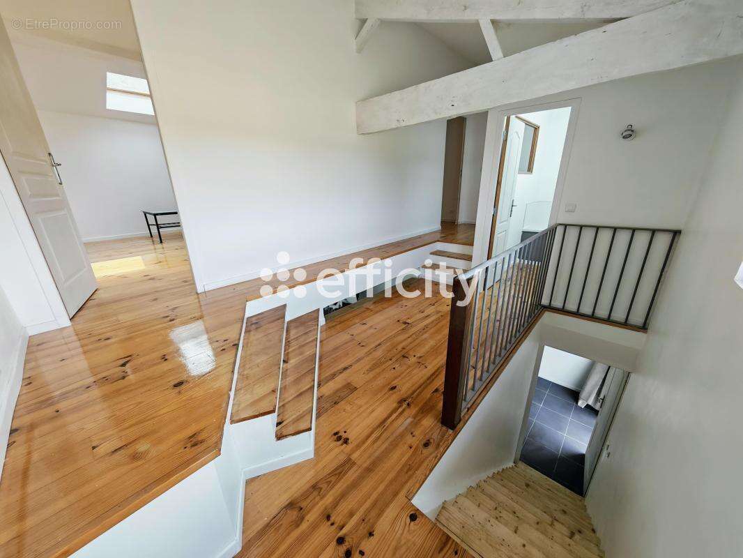 Maison 175 m² à Berson  - photo 8