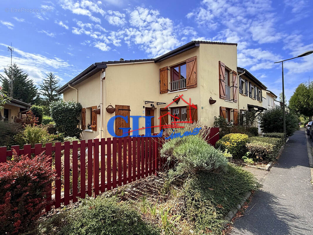 Maison à SAVIGNY-LE-TEMPLE