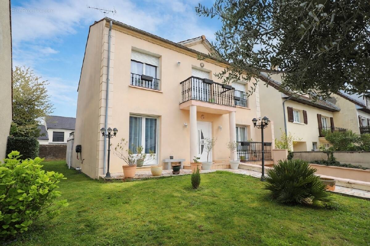 Maison à PONTAULT-COMBAULT