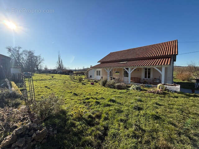 Maison à BONNES