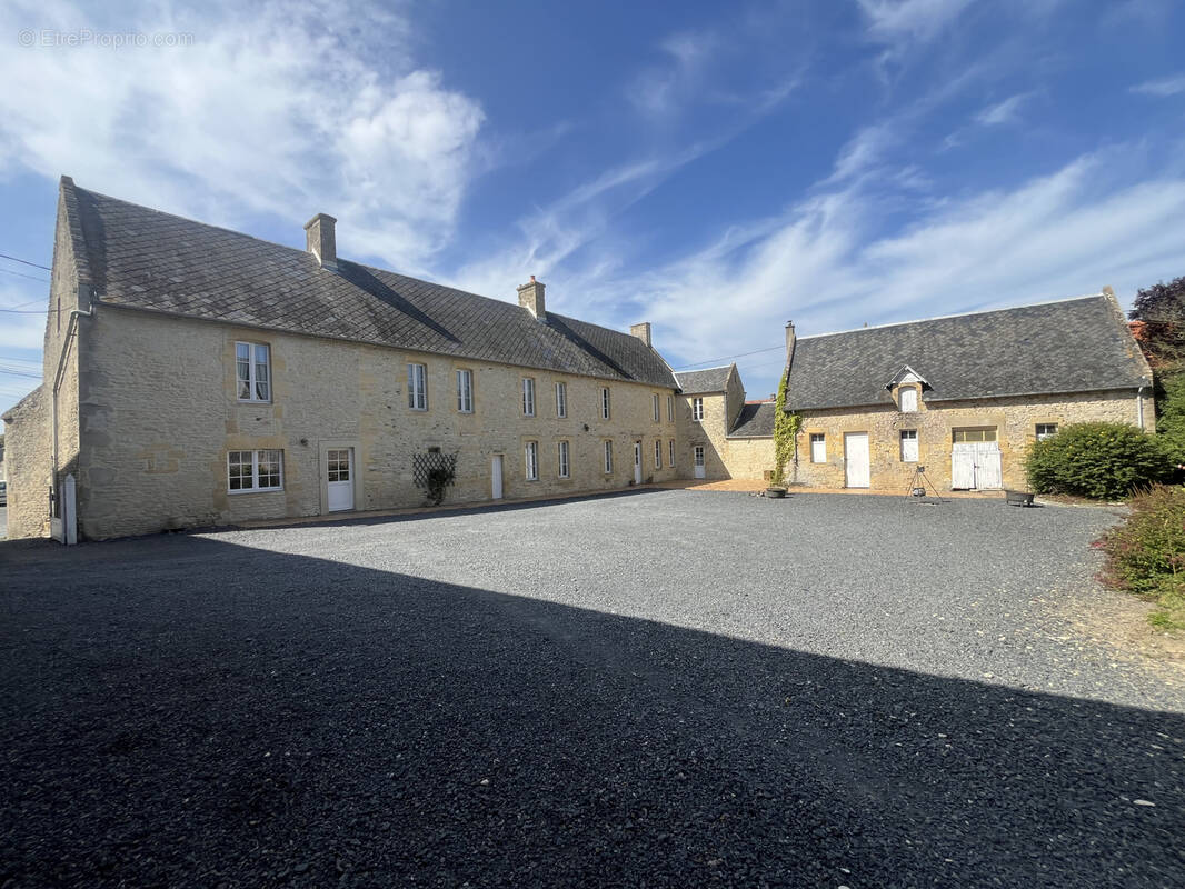 Maison à LONGUES-SUR-MER