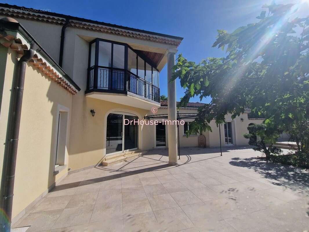 Maison 228 m² à Charmes-Sur-Rhone  - photo 3