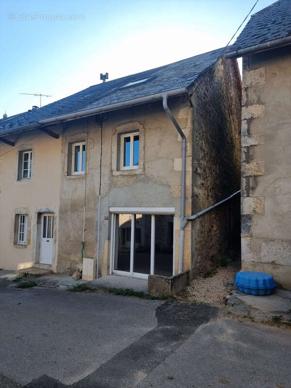 Maison à CHAMPAGNE-EN-VALROMEY