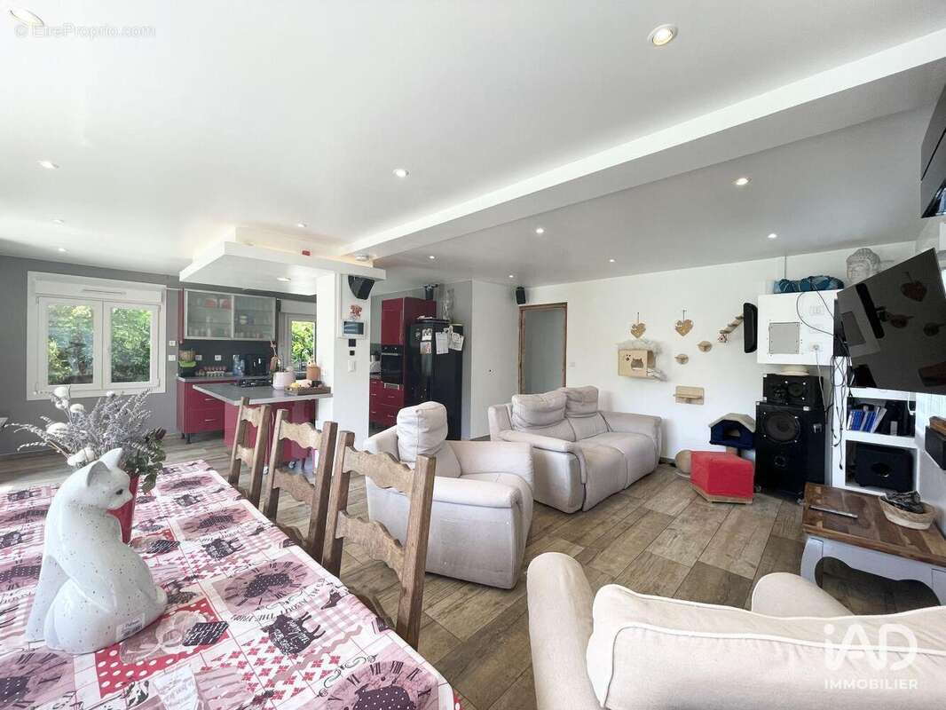 Maison 134 m² à Camiers  - photo 2