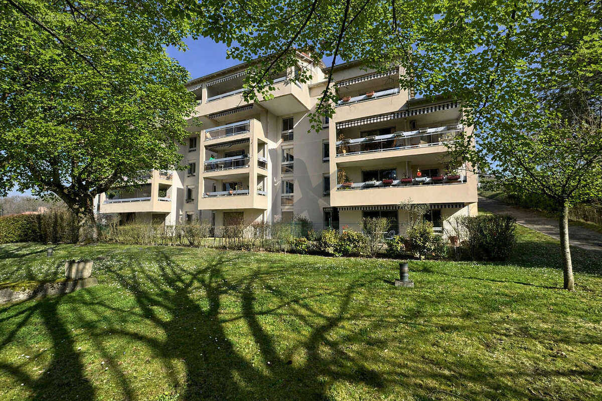 Appartement à CHARBONNIERES-LES-BAINS