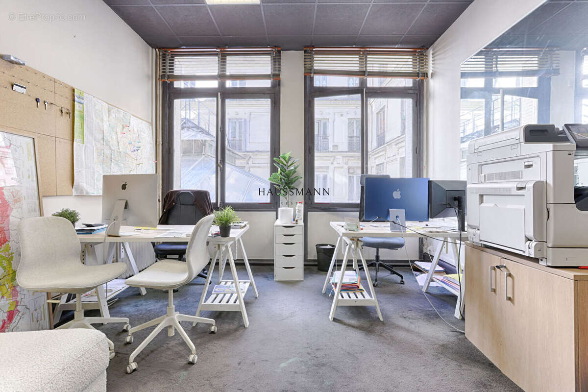 Commerce à PARIS-8E