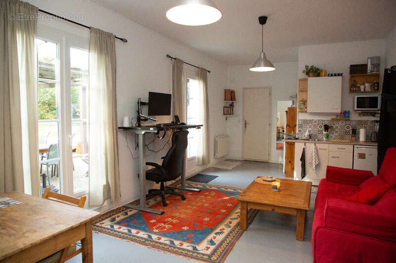 La Roche-sur-Yon Sud, sur la commune d'Aubigny, maison de style rétais de 179 m², 5 chambres, 2334 m² avec piscine - photo 10