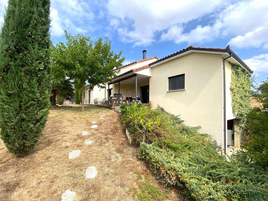 Maison 138 m² à Cambes  - photo 8