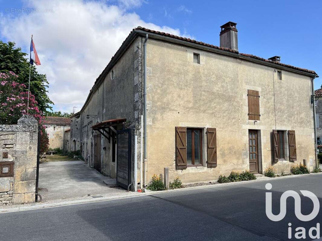 Photo 4 - Maison à COURCOME