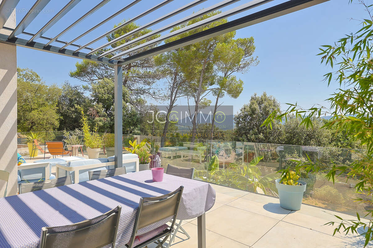 Villa contemporaine T5 de 150m2 habitables avec vue dominante, garage et piscine ! - photo 24