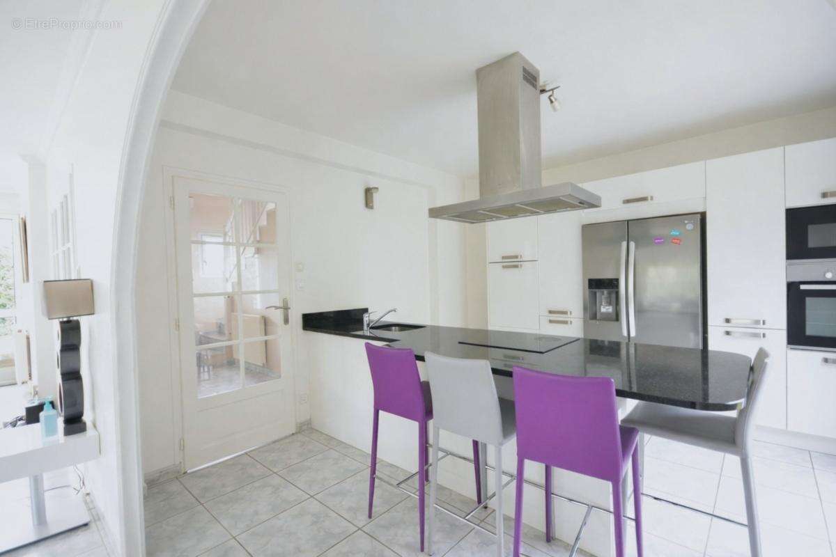 possibilité PMR - Maison T7 au Calme de la Toison d’Or triple garage, jardin clos et arboré et quartier bienveillant - photo 8