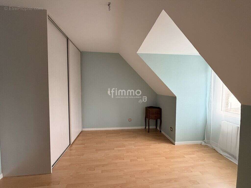 Maison à QUIEVRECHAIN