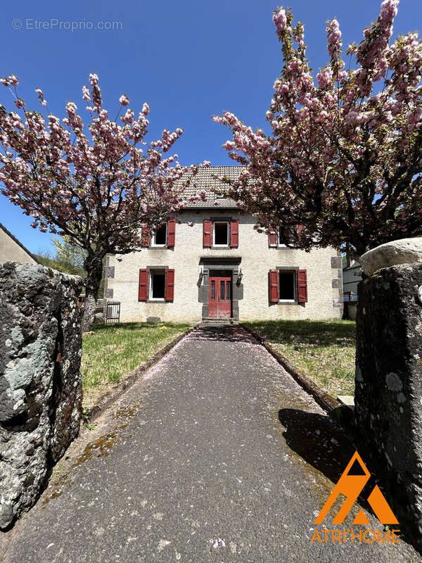 Maison à VELZIC
