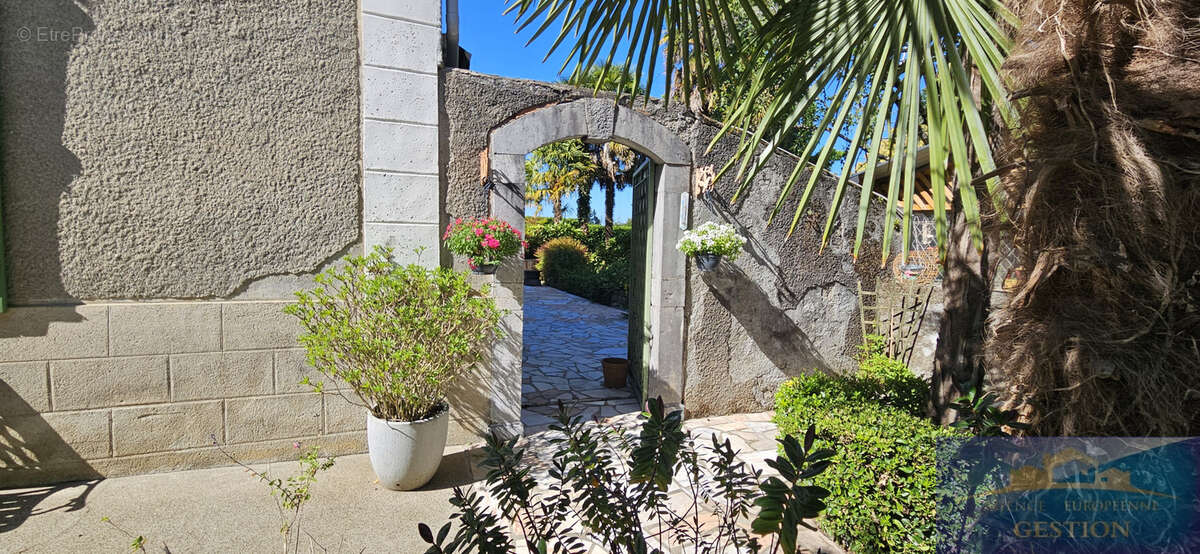 Maison à LAMARQUE-PONTACQ