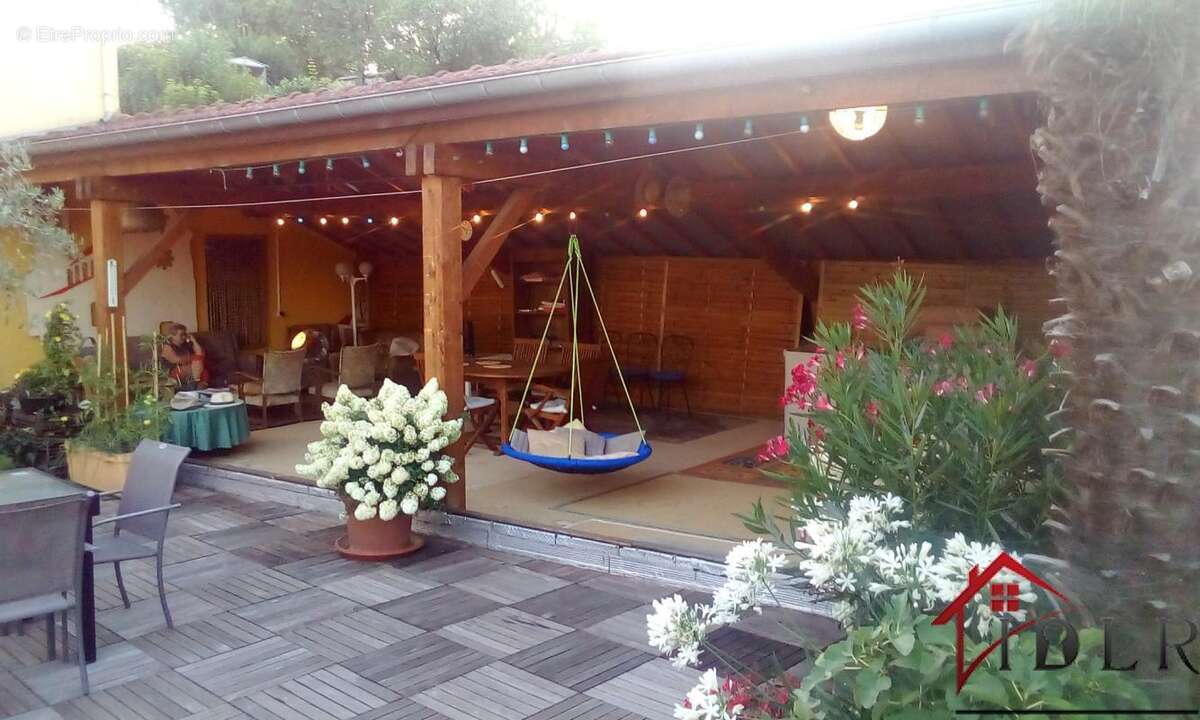 immeuble commercial et d'habitation de 430 m2 - photo 3