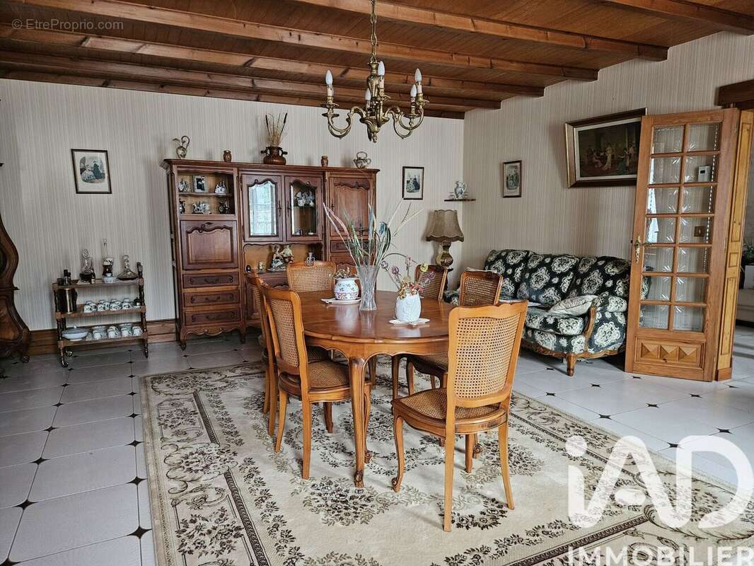 Maison 265 m² à Berneuil  - photo 4