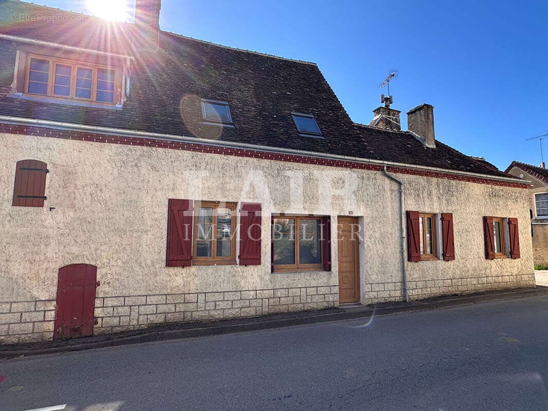 Maison à BELLOU-LE-TRICHARD