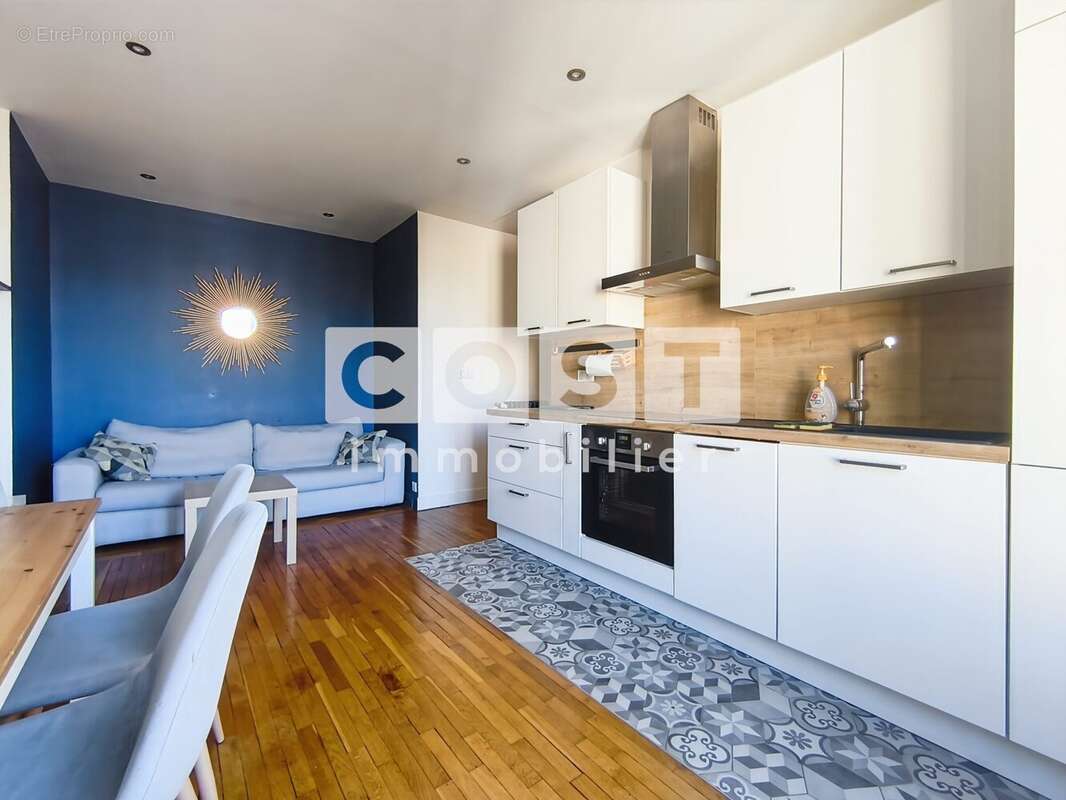 Appartement à COURBEVOIE