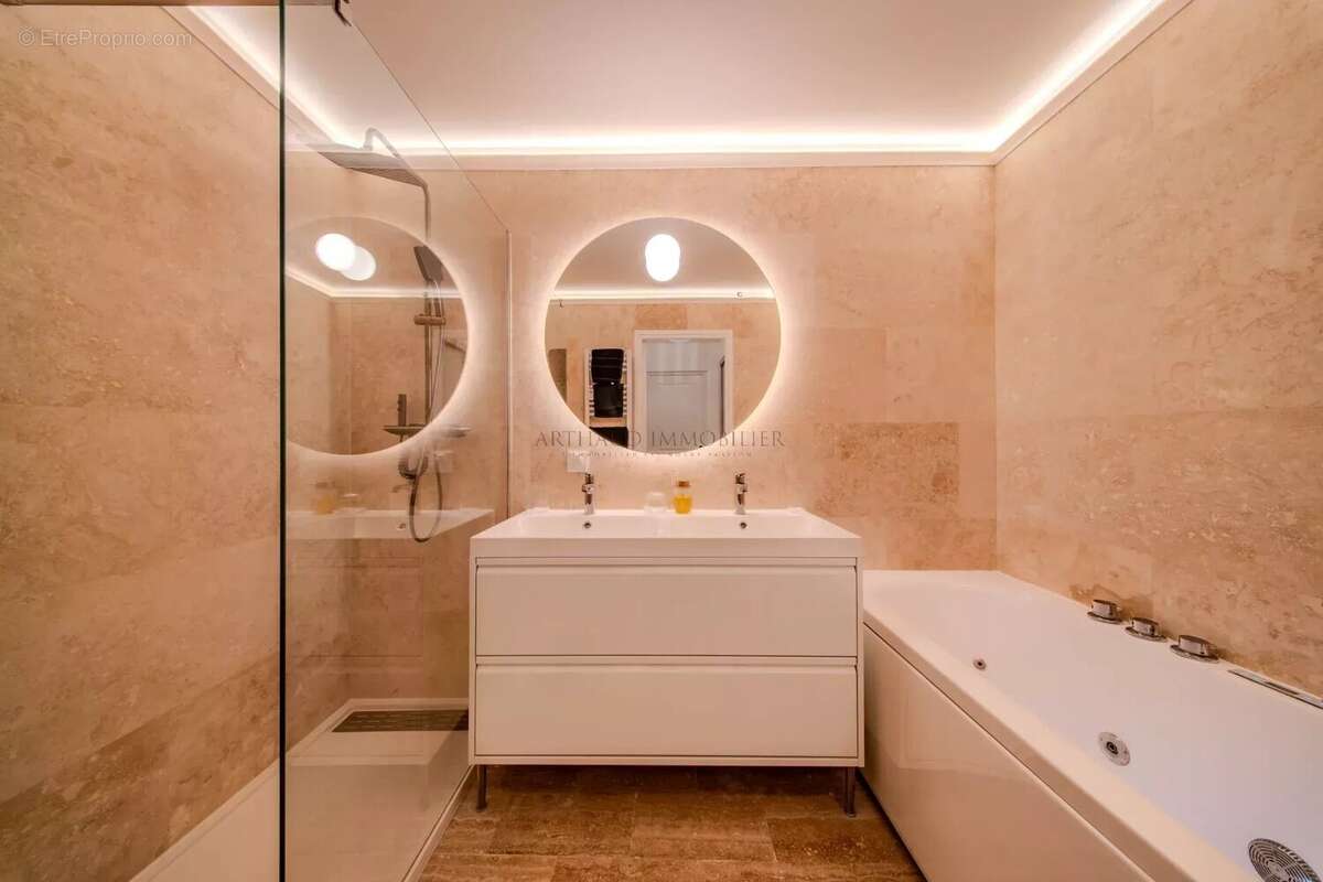 Appartement à ROQUEBRUNE-CAP-MARTIN