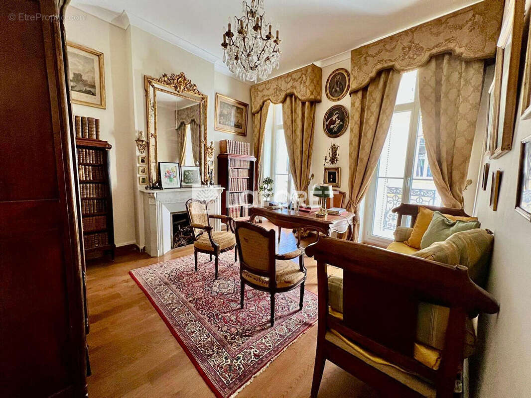 Appartement à MARSEILLE-1E