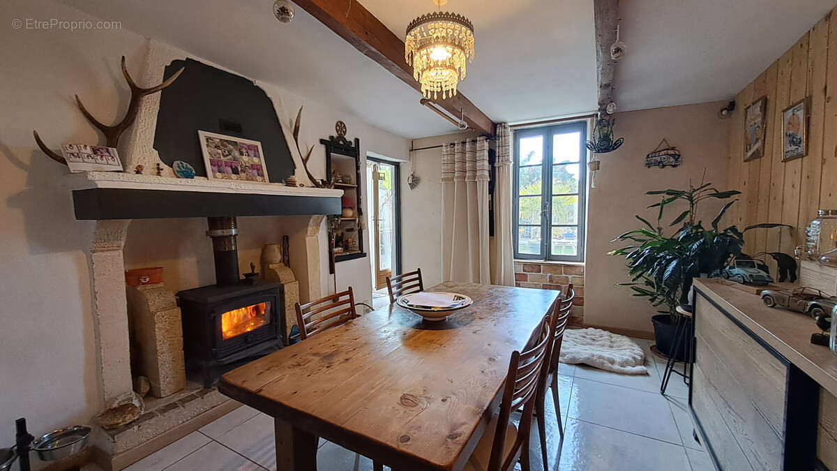 Maison à TRAVAILLAN