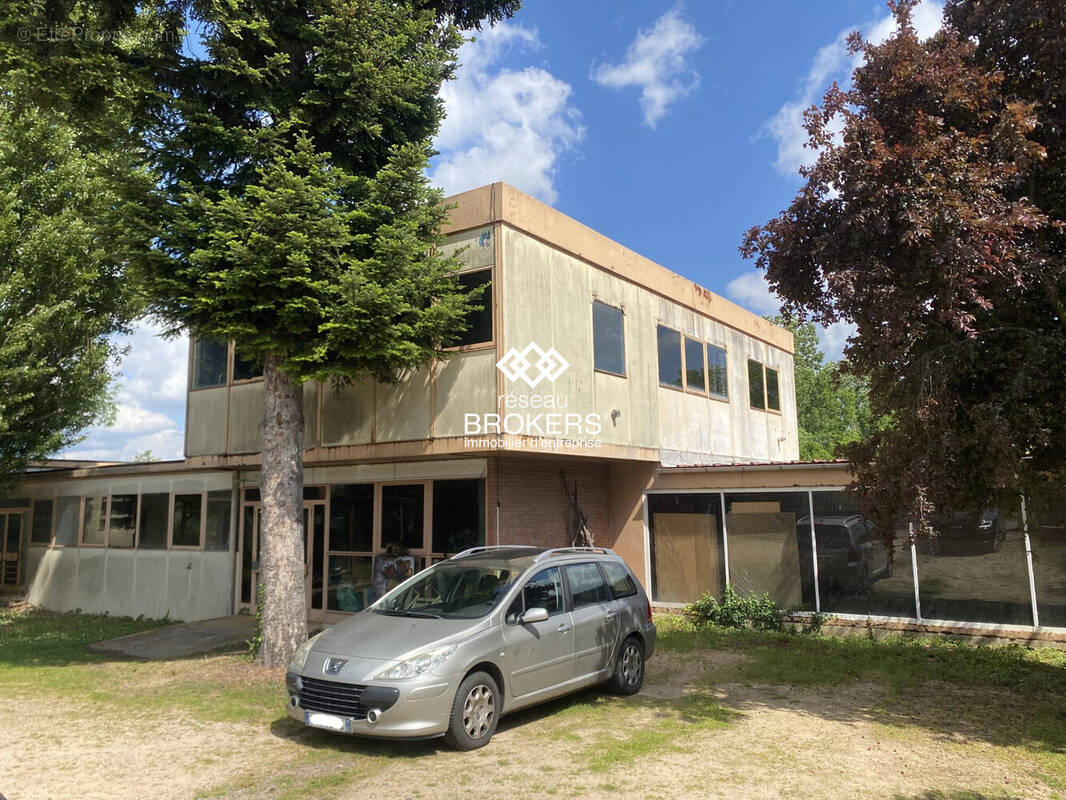 Commerce à COMBRONDE