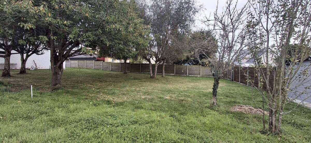 Terrain à SAINT-COULOMB