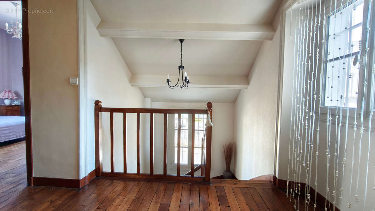 Maison  Bourgeoise à vendre 8 pièces de 170 m² à LAVAL (53) RIVE GAUCHE - photo 12