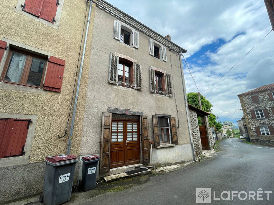 Maison à SAINT-GEORGES-D'AURAC