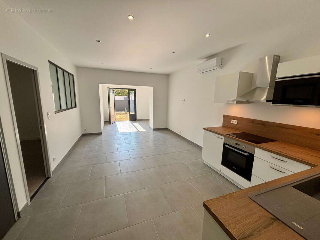 Appartement à SAINTE-CECILE-LES-VIGNES