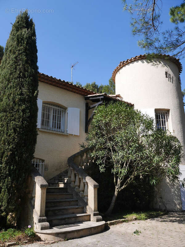 Entrée principale - Maison à NIMES