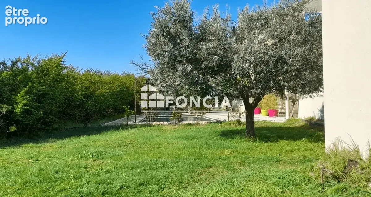 Mas Provençal avec dépendance, PISCINE, TERRAIN de 2300m2 et source de revenus : une opportunité à saisir ! - photo 4