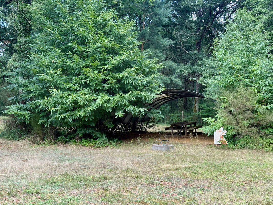 Terrain à MONTIGNE-LES-RAIRIES